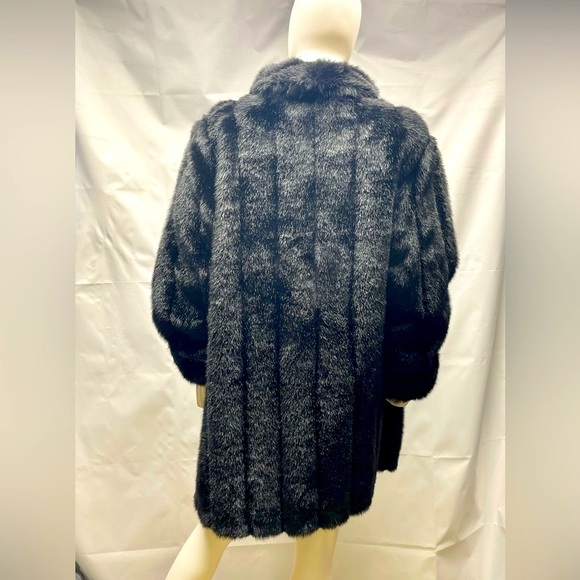 DENNIS BASSO BOUTIQUE FAUX FUR NWOT COAT HIDDEN SNAP CLAPS SIDE POCKETS & MORE - Picture 13 of 17
